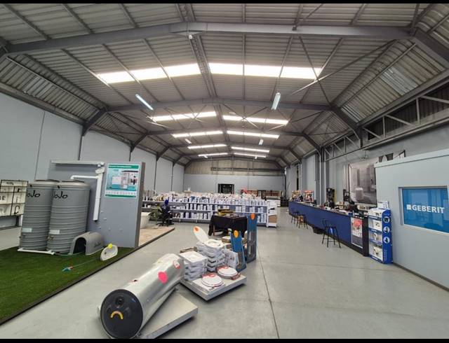 2,200M² WAREHOUSE FOR SALE IN BEACONVALE